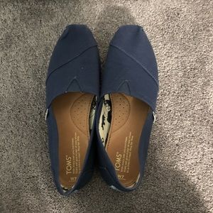 Navy blue Toms